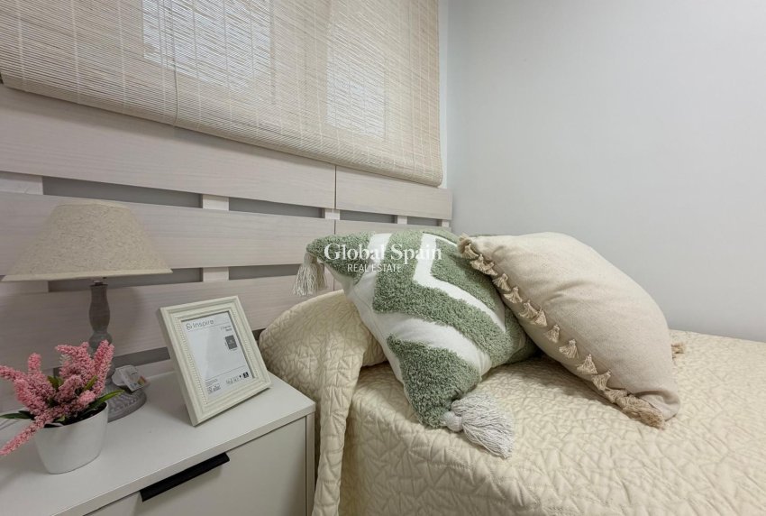 Revente - APPARTEMENT -
TORREVIEJA - Punta Prima