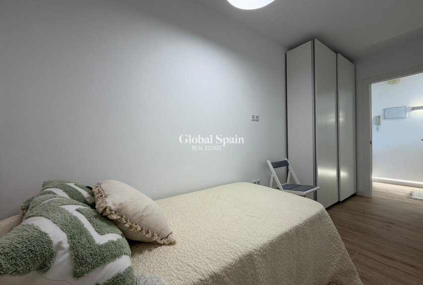 Revente - APPARTEMENT -
TORREVIEJA - Punta Prima