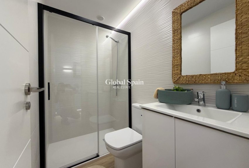 Revente - APPARTEMENT -
TORREVIEJA - Punta Prima