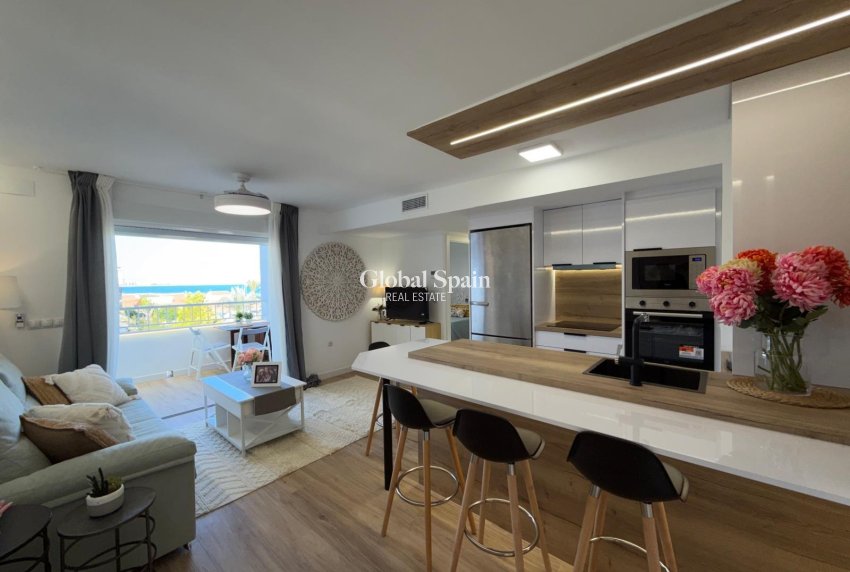 Revente - APPARTEMENT -
TORREVIEJA - Punta Prima