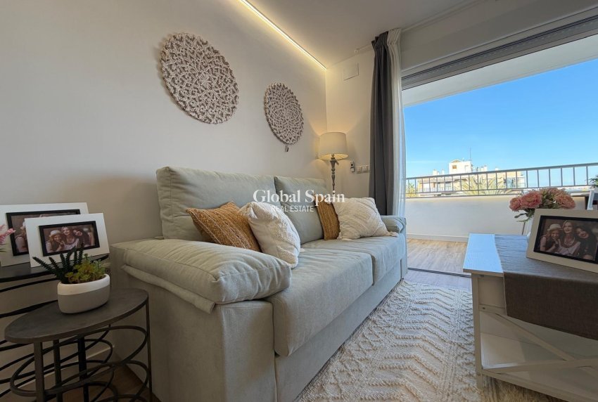 Revente - APPARTEMENT -
TORREVIEJA - Punta Prima