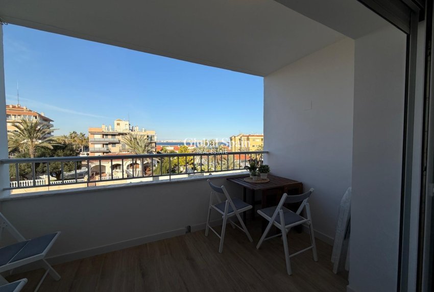 Revente - APPARTEMENT -
TORREVIEJA - Punta Prima