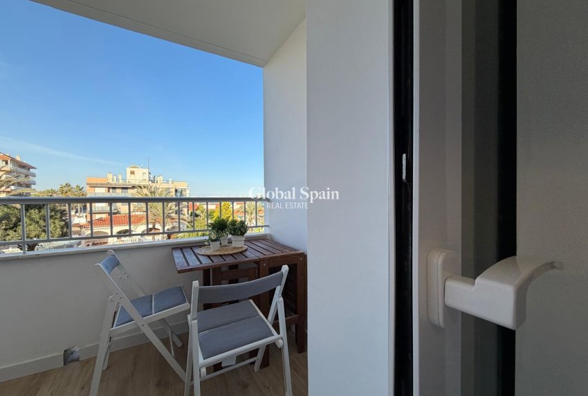 Revente - APPARTEMENT -
TORREVIEJA - Punta Prima