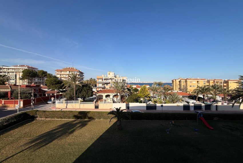 Revente - APPARTEMENT -
TORREVIEJA - Punta Prima