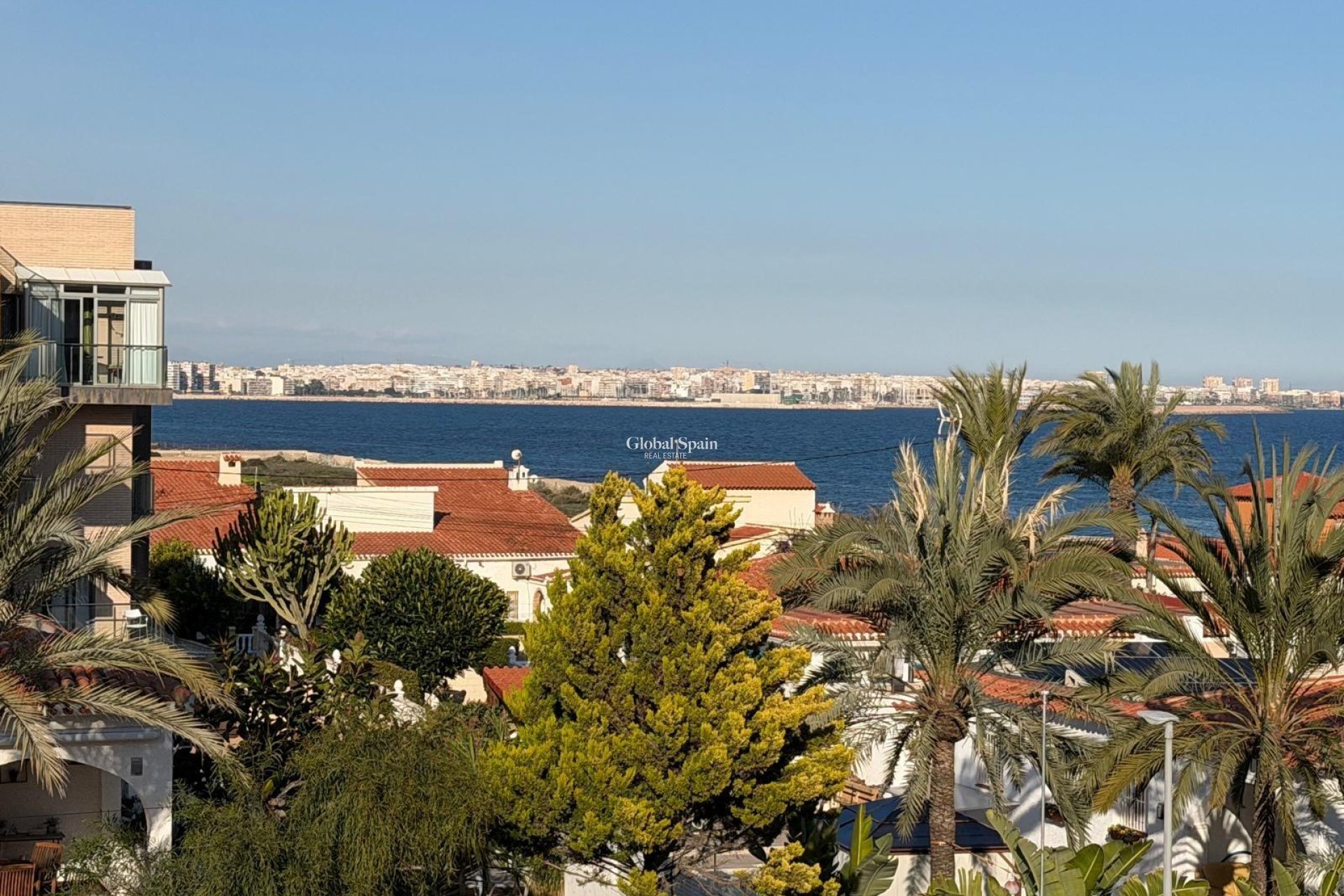 Revente - APPARTEMENT -
TORREVIEJA - Punta Prima