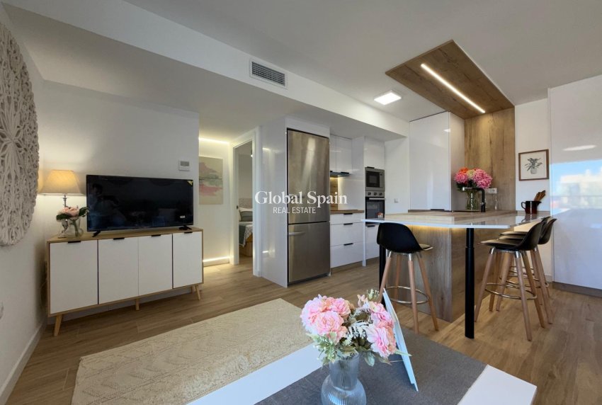Revente - APPARTEMENT -
TORREVIEJA - Punta Prima