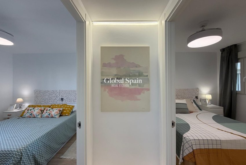 Revente - APPARTEMENT -
TORREVIEJA - Punta Prima