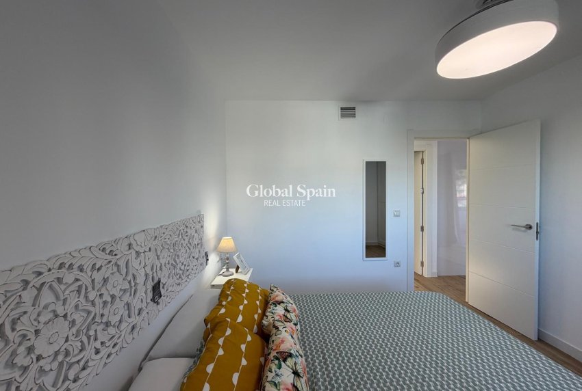 Revente - APPARTEMENT -
TORREVIEJA - Punta Prima