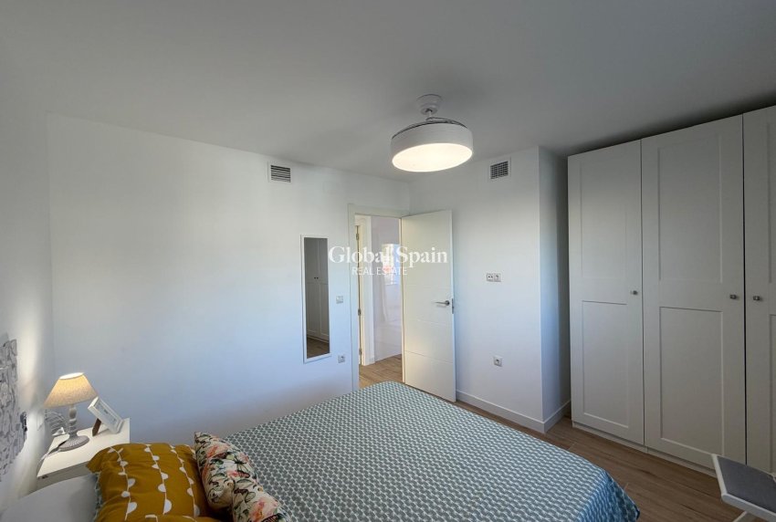 Revente - APPARTEMENT -
TORREVIEJA - Punta Prima