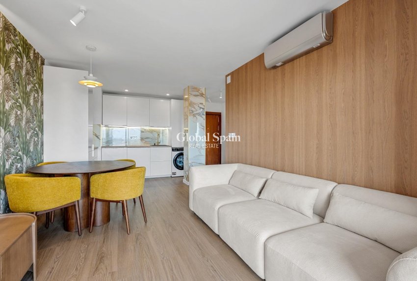 Revente - APPARTEMENT -
TORREVIEJA - Punta Prima