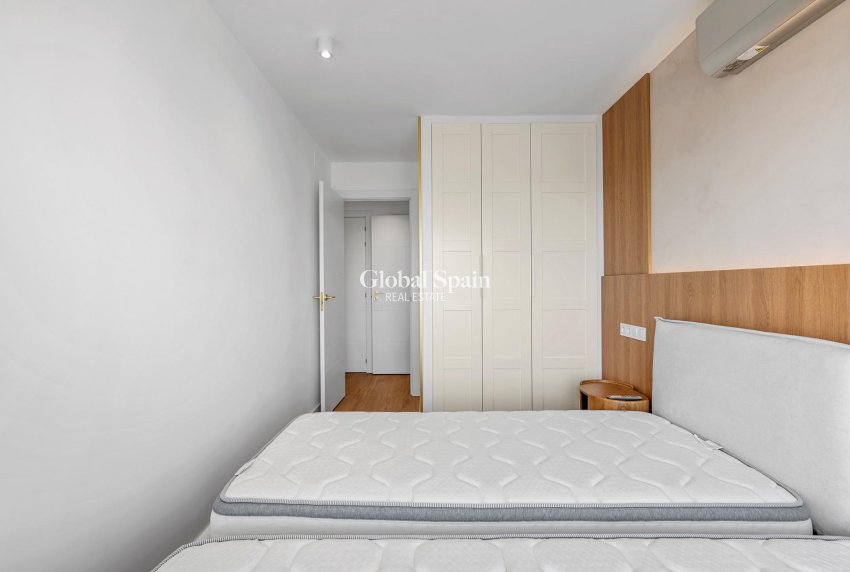 Revente - APPARTEMENT -
TORREVIEJA - Punta Prima