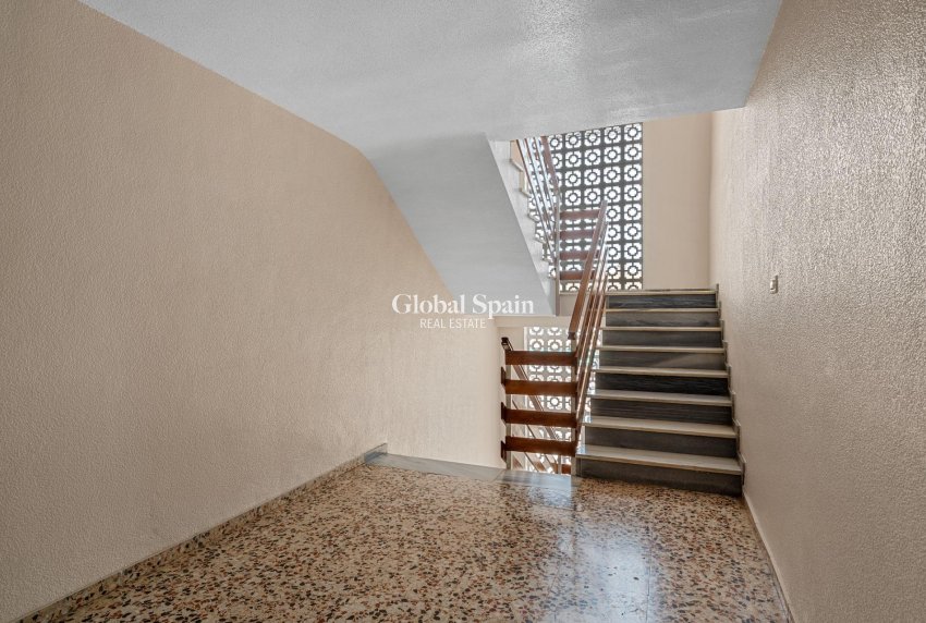Revente - APPARTEMENT -
TORREVIEJA - Punta Prima