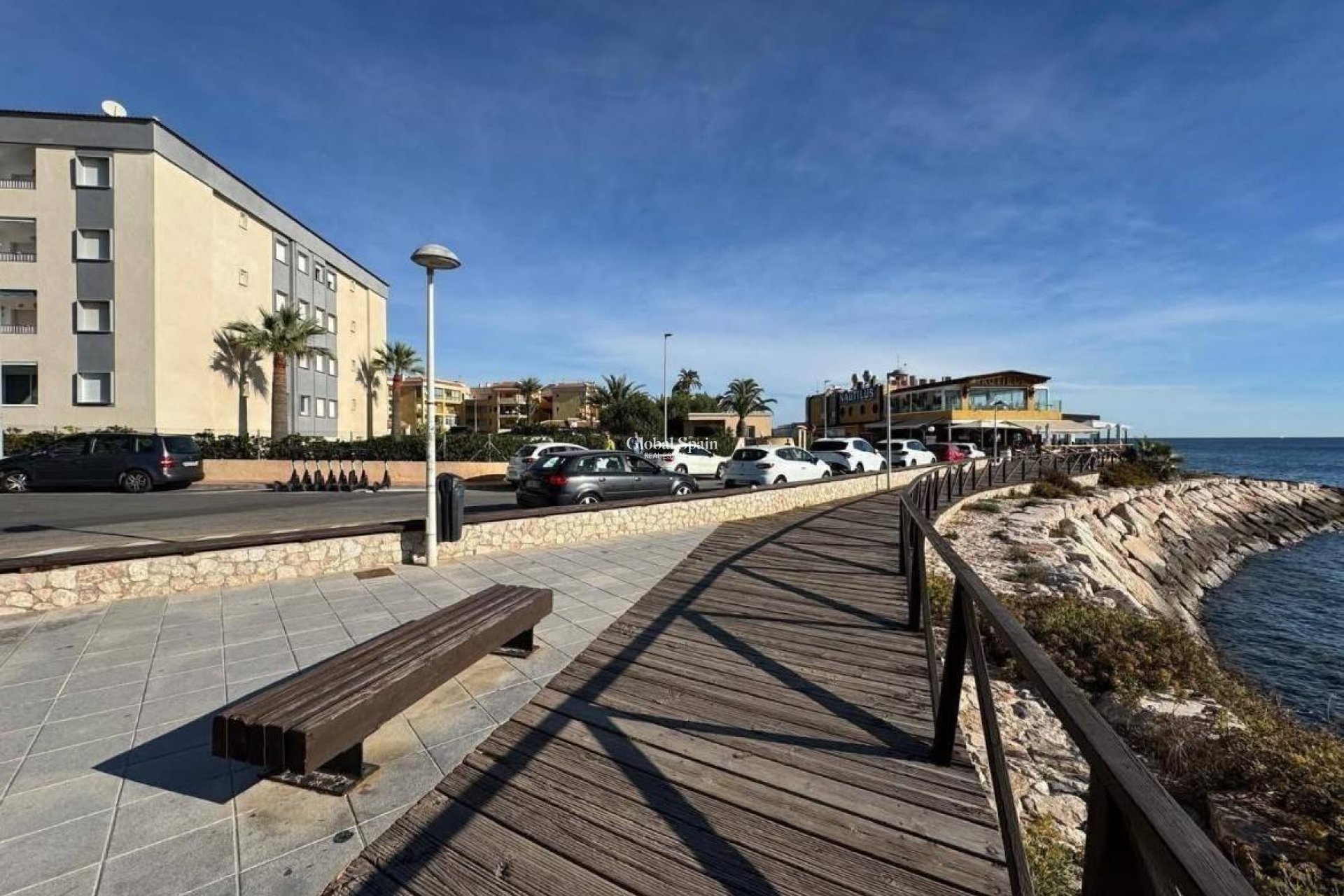 Revente - APPARTEMENT -
TORREVIEJA - Punta Prima