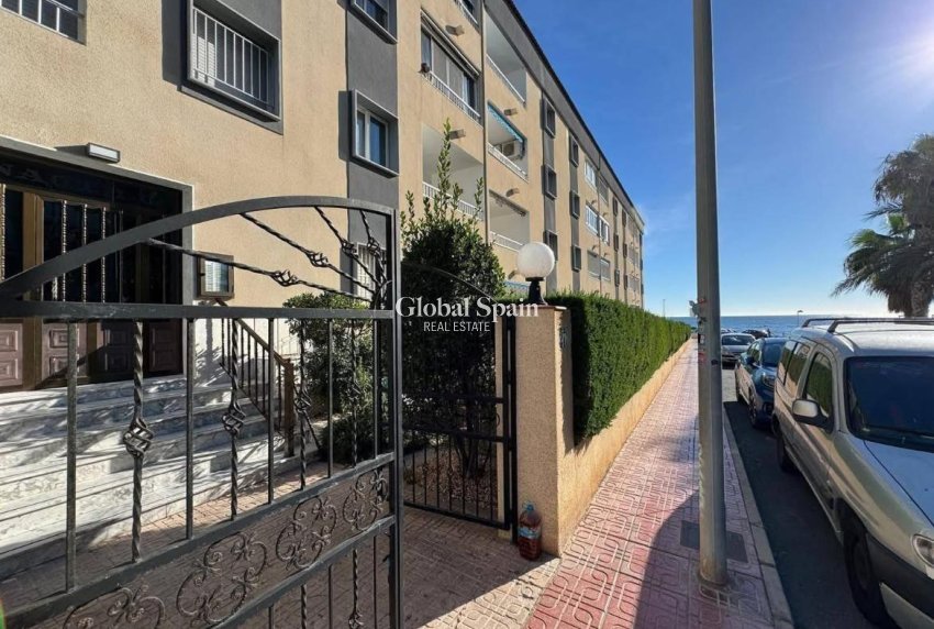 Revente - APPARTEMENT -
TORREVIEJA - Punta Prima