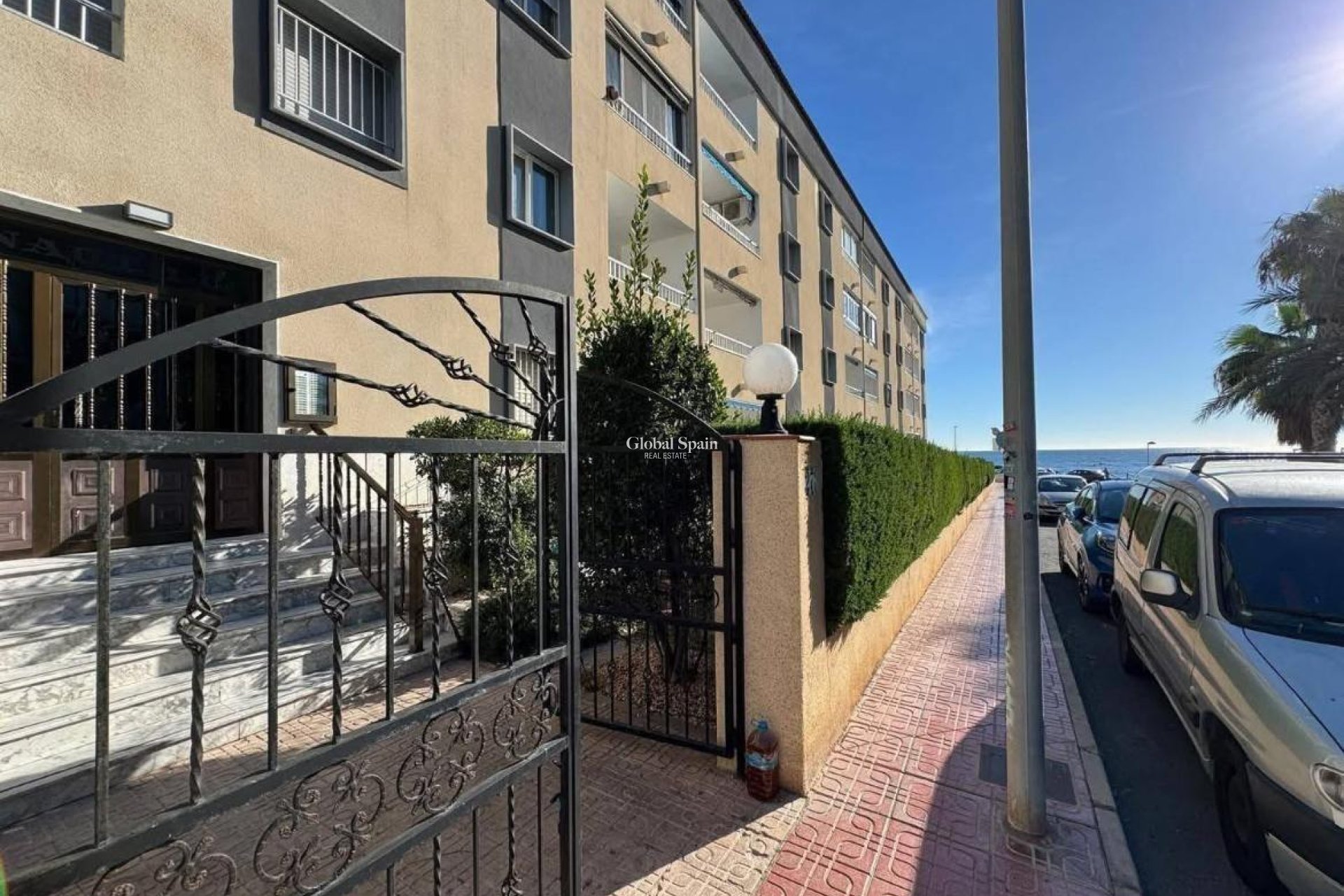 Revente - APPARTEMENT -
TORREVIEJA - Punta Prima