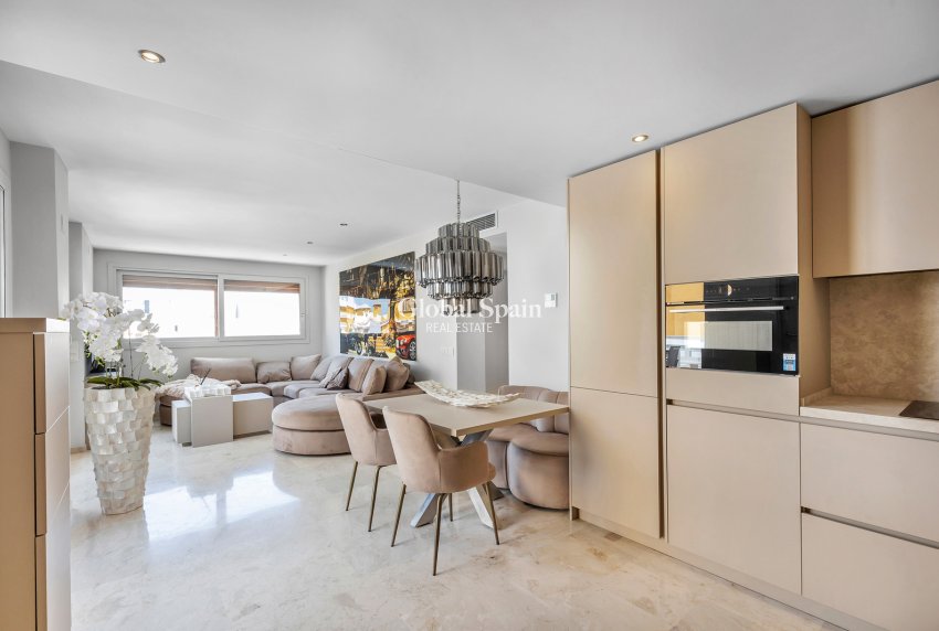 Revente - APPARTEMENT -
TORREVIEJA - Punta Prima