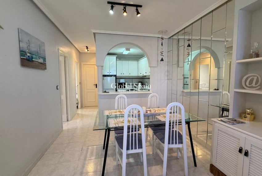 Revente - APPARTEMENT -
TORREVIEJA - Punta Prima