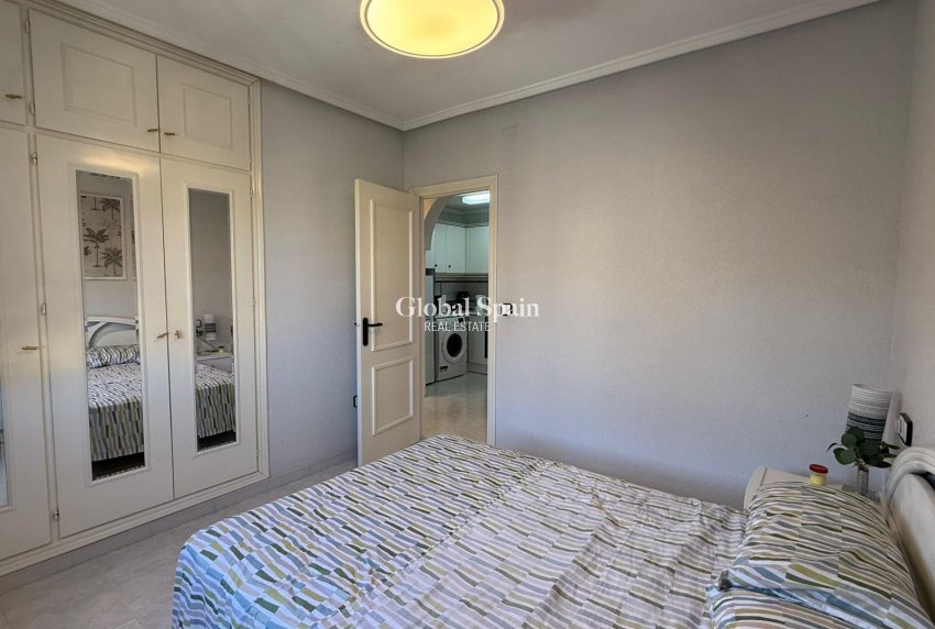 Revente - APPARTEMENT -
TORREVIEJA - Punta Prima