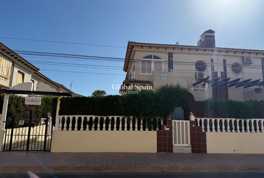 Revente - APPARTEMENT -
TORREVIEJA - Punta Prima