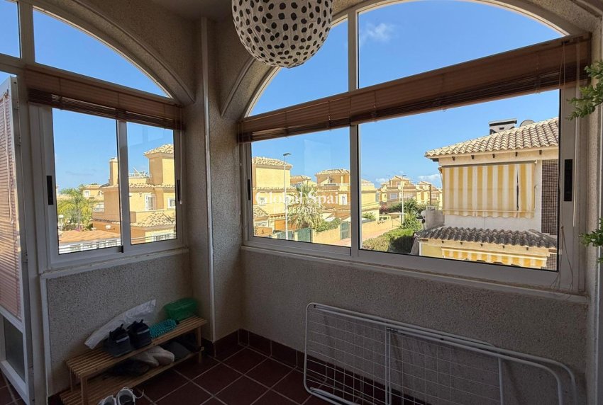 Revente - APPARTEMENT -
TORREVIEJA - Punta Prima