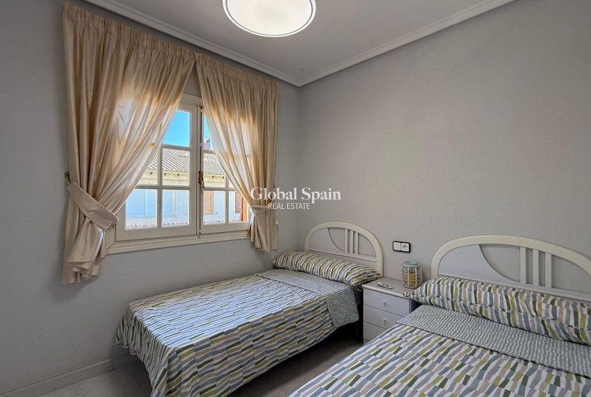 Revente - APPARTEMENT -
TORREVIEJA - Punta Prima