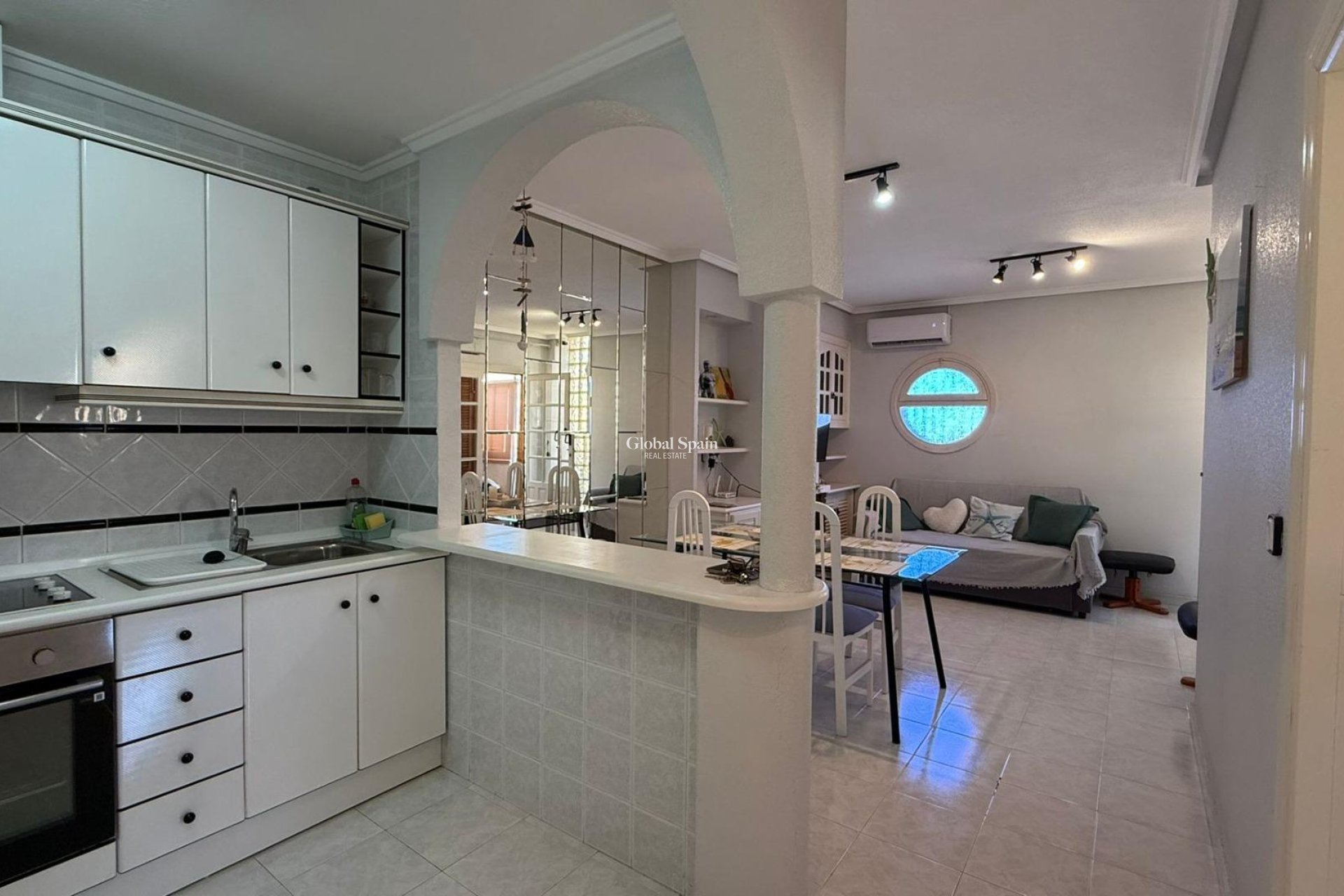 Revente - APPARTEMENT -
TORREVIEJA - Punta Prima