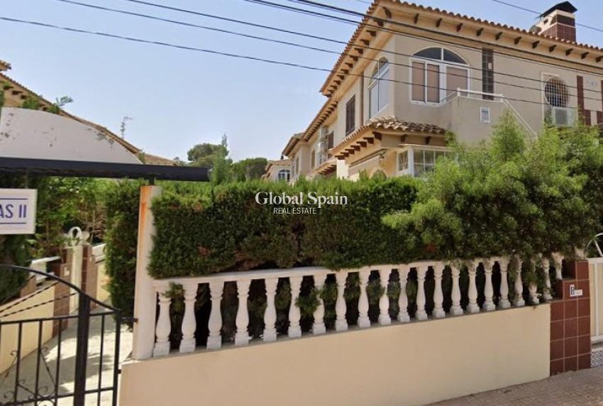 Revente - APPARTEMENT -
TORREVIEJA - Punta Prima