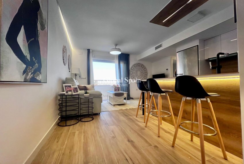 Revente - APPARTEMENT -
TORREVIEJA - Punta prima