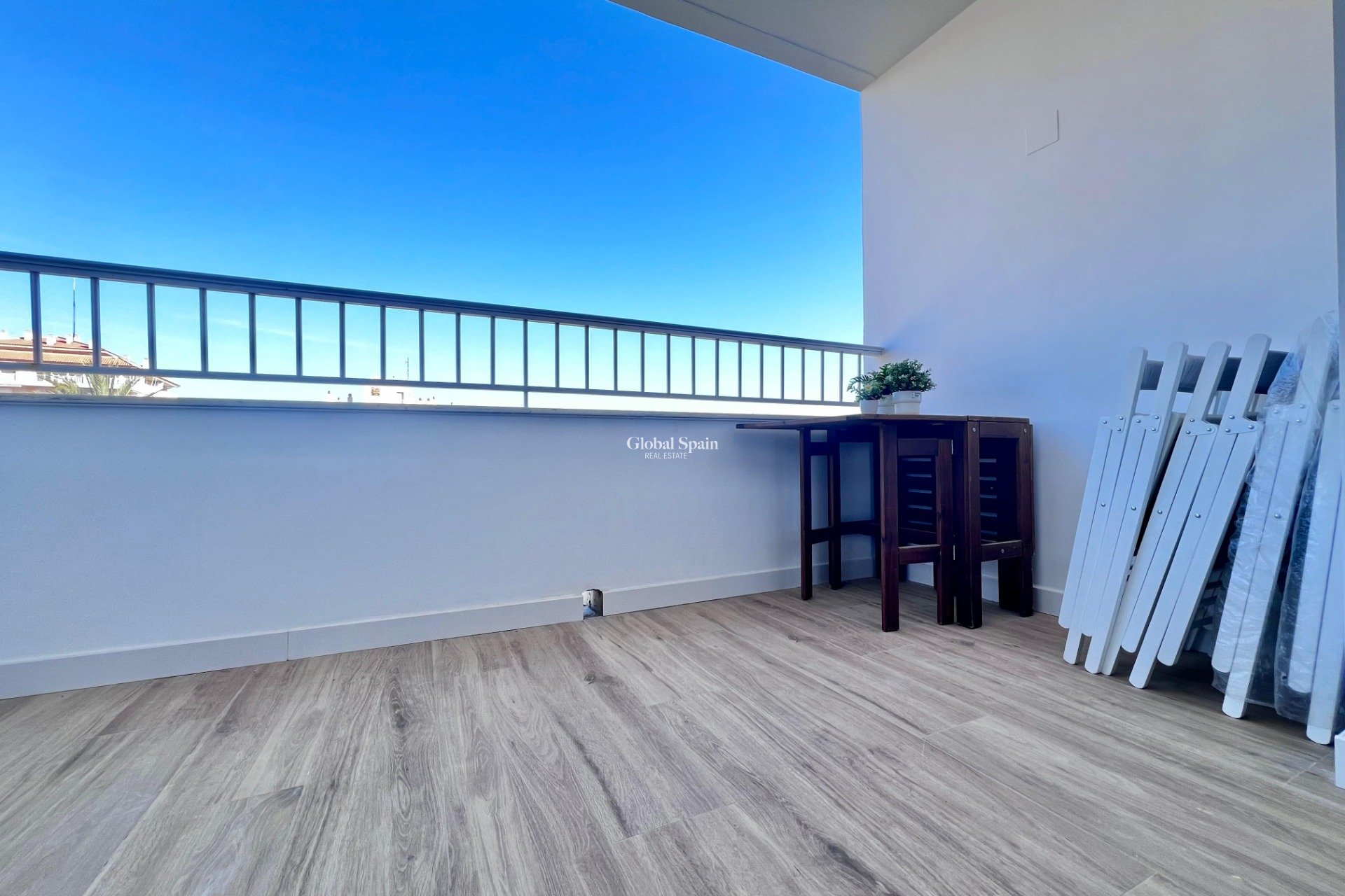 Revente - APPARTEMENT -
TORREVIEJA - Punta prima
