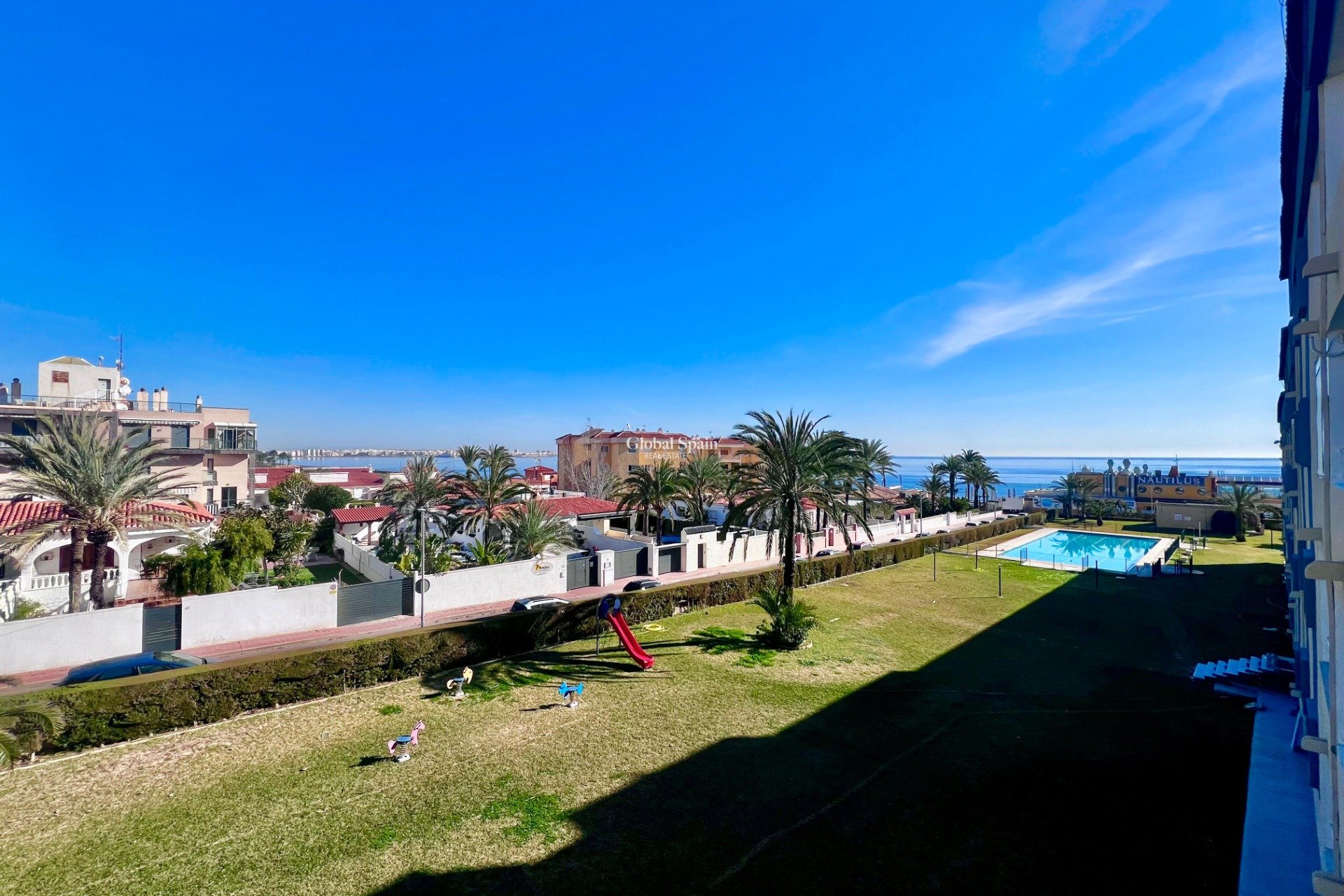 Revente - APPARTEMENT -
TORREVIEJA - Punta prima
