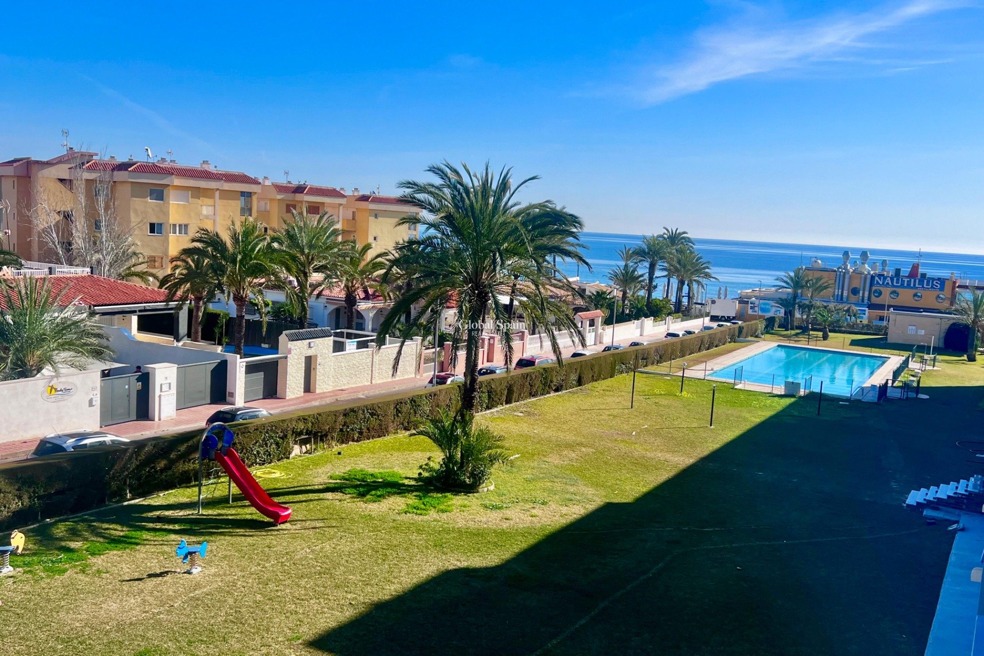 Revente - APPARTEMENT -
TORREVIEJA - Punta prima