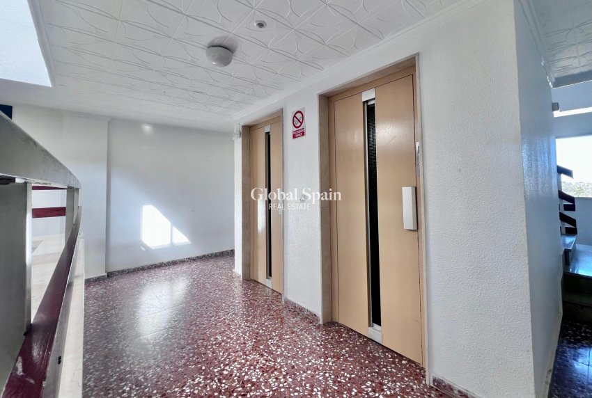 Revente - APPARTEMENT -
TORREVIEJA - Punta prima