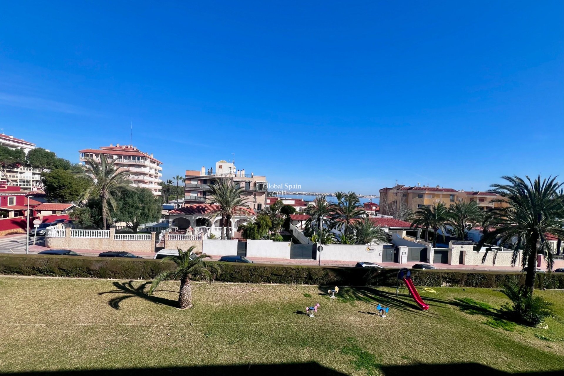 Revente - APPARTEMENT -
TORREVIEJA - Punta prima