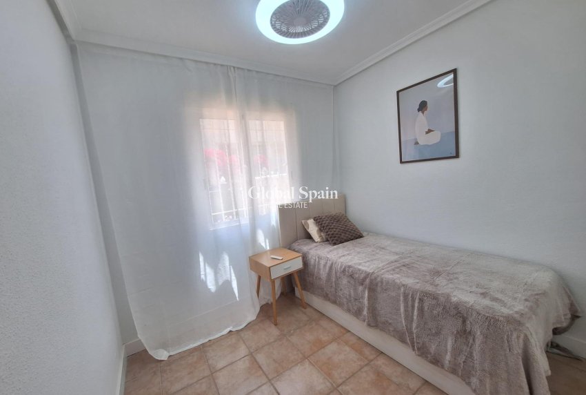 Revente - APPARTEMENT -
TORREVIEJA - Sector 25