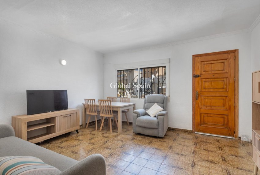 Revente - APPARTEMENT -
TORREVIEJA - Torre del moro