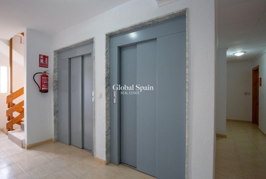 Revente - APPARTEMENT -
TORREVIEJA - Torreblanca