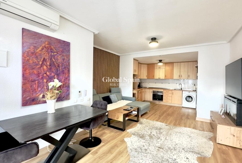 Revente - APPARTEMENT -
TORREVIEJA - Torreblanca