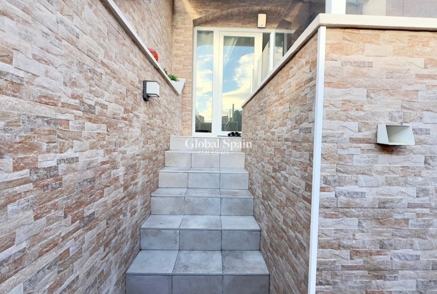 Revente - APPARTEMENT -
TORREVIEJA - Torreblanca