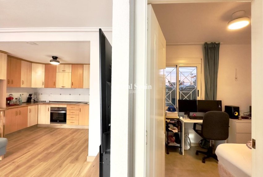 Revente - APPARTEMENT -
TORREVIEJA - Torreblanca