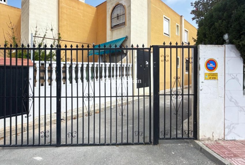 Revente - APPARTEMENT -
TORREVIEJA - Torreblanca