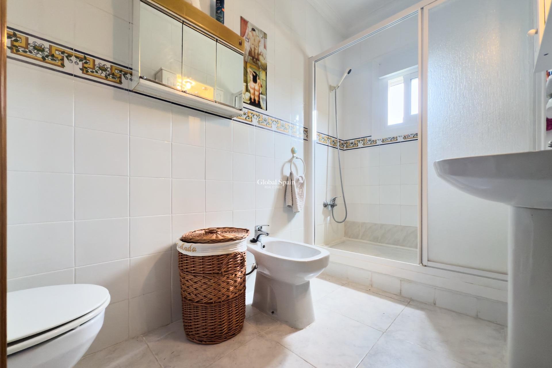 Revente - APPARTEMENT -
TORREVIEJA - Torreblanca