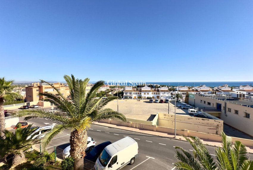 Revente - APPARTEMENT -
TORREVIEJA - Torreblanca