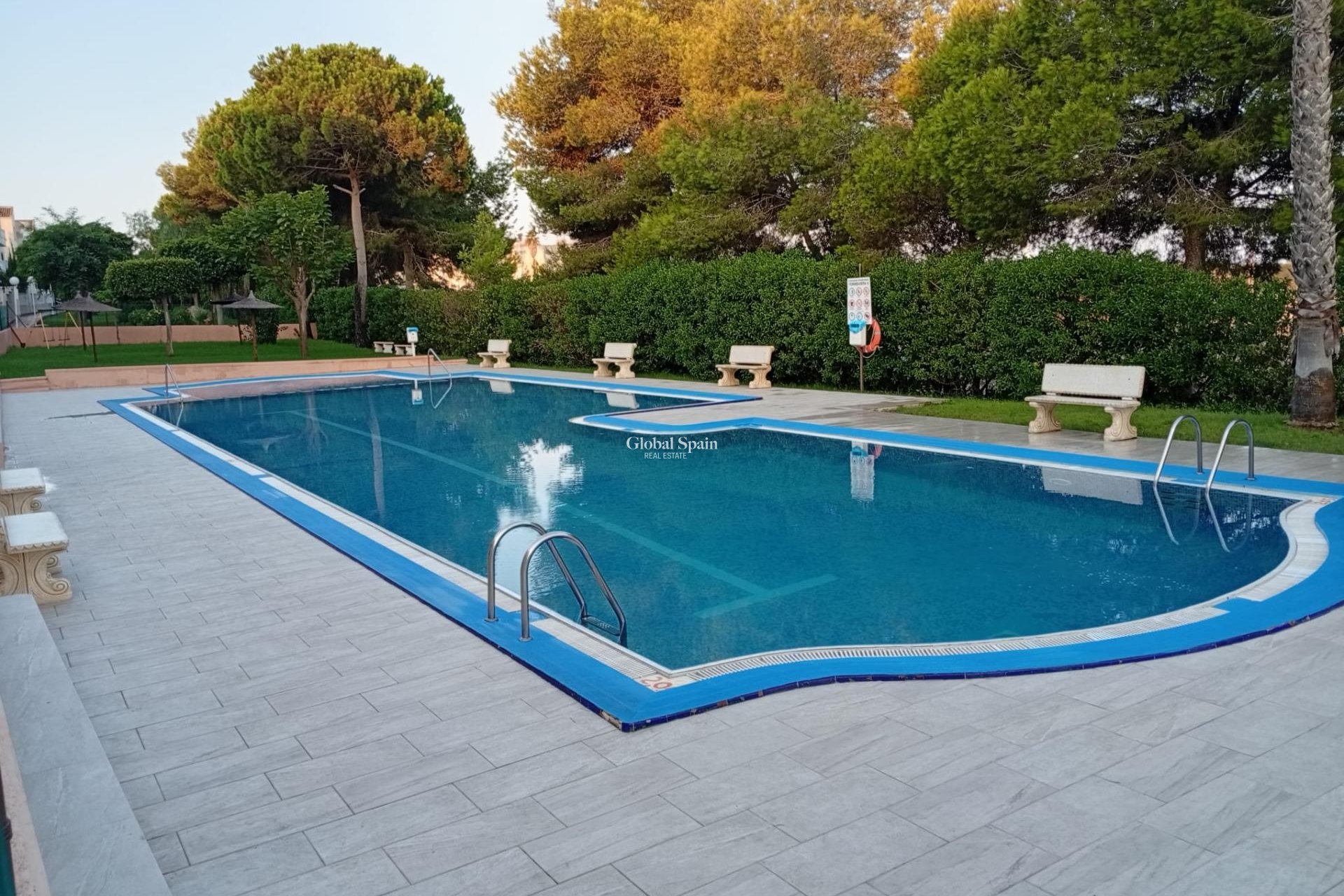 Revente - APPARTEMENT -
TORREVIEJA - Torreblanca