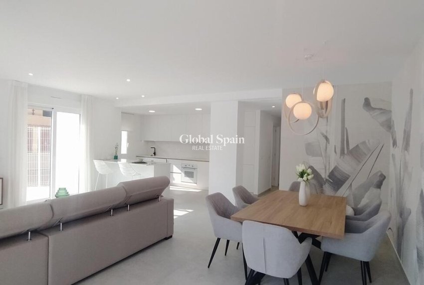 Revente - APPARTEMENT -
TORREVIEJA - Torreblanca