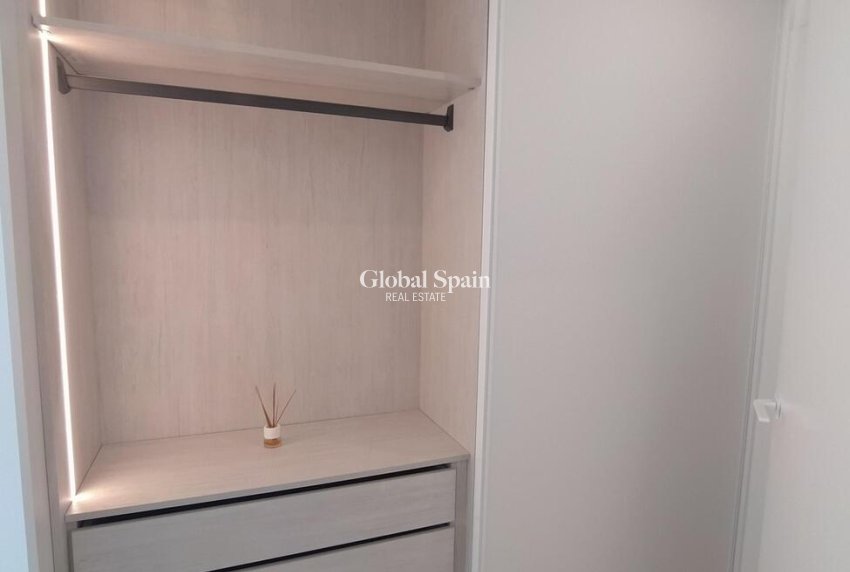 Revente - APPARTEMENT -
TORREVIEJA - Torreblanca