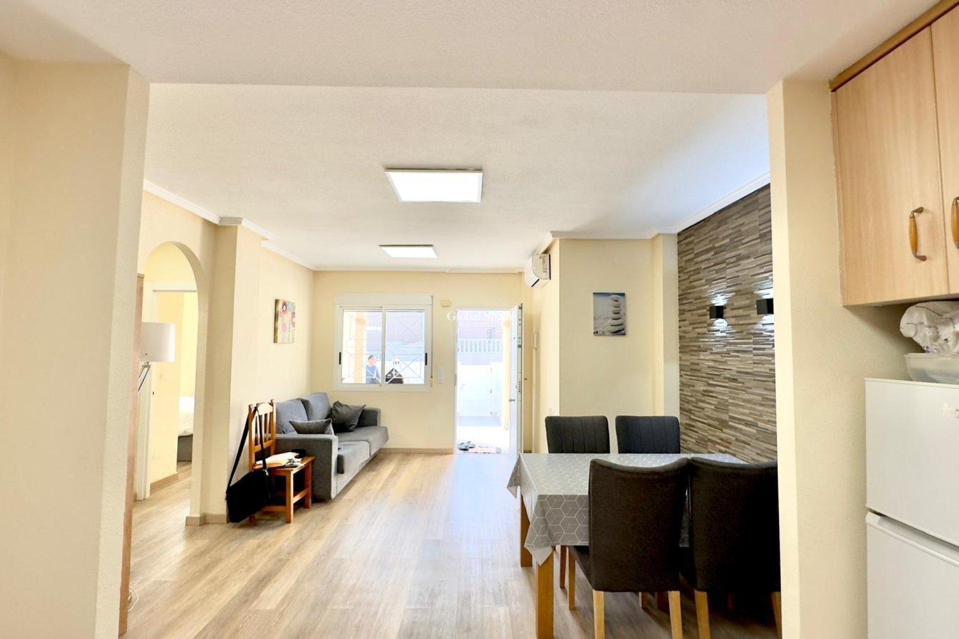 Revente - APPARTEMENT -
TORREVIEJA - Torreblanca