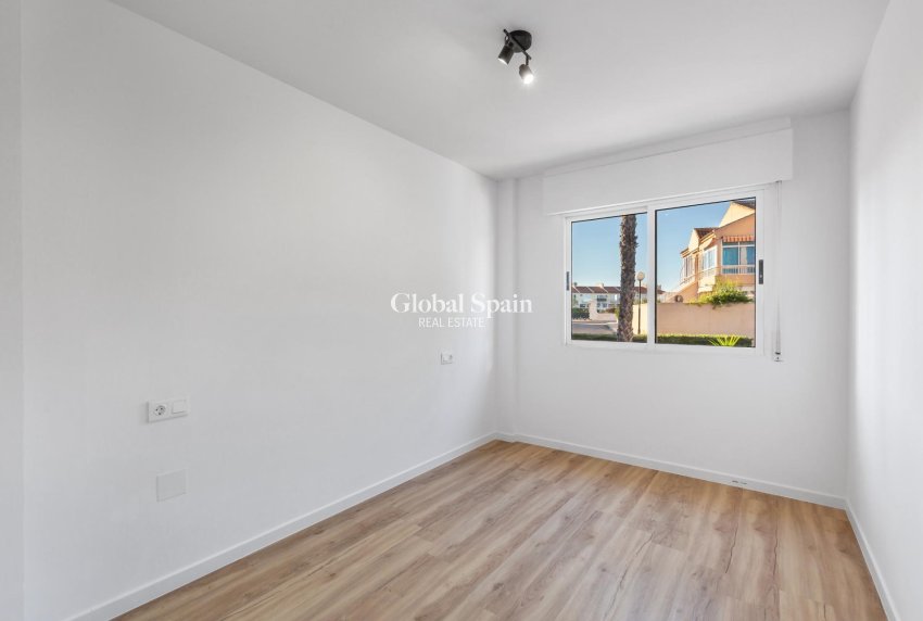 Revente - APPARTEMENT -
TORREVIEJA - Torreblanca