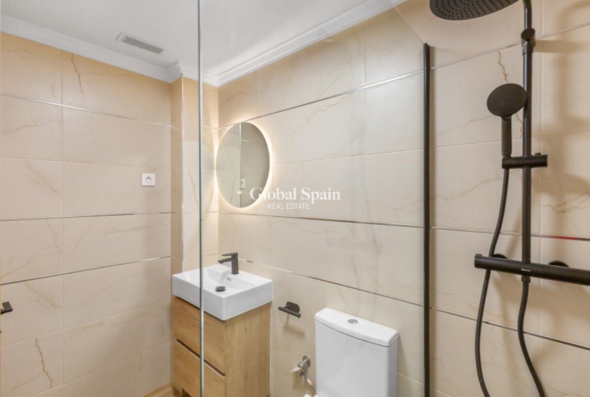 Revente - APPARTEMENT -
TORREVIEJA - Torreblanca