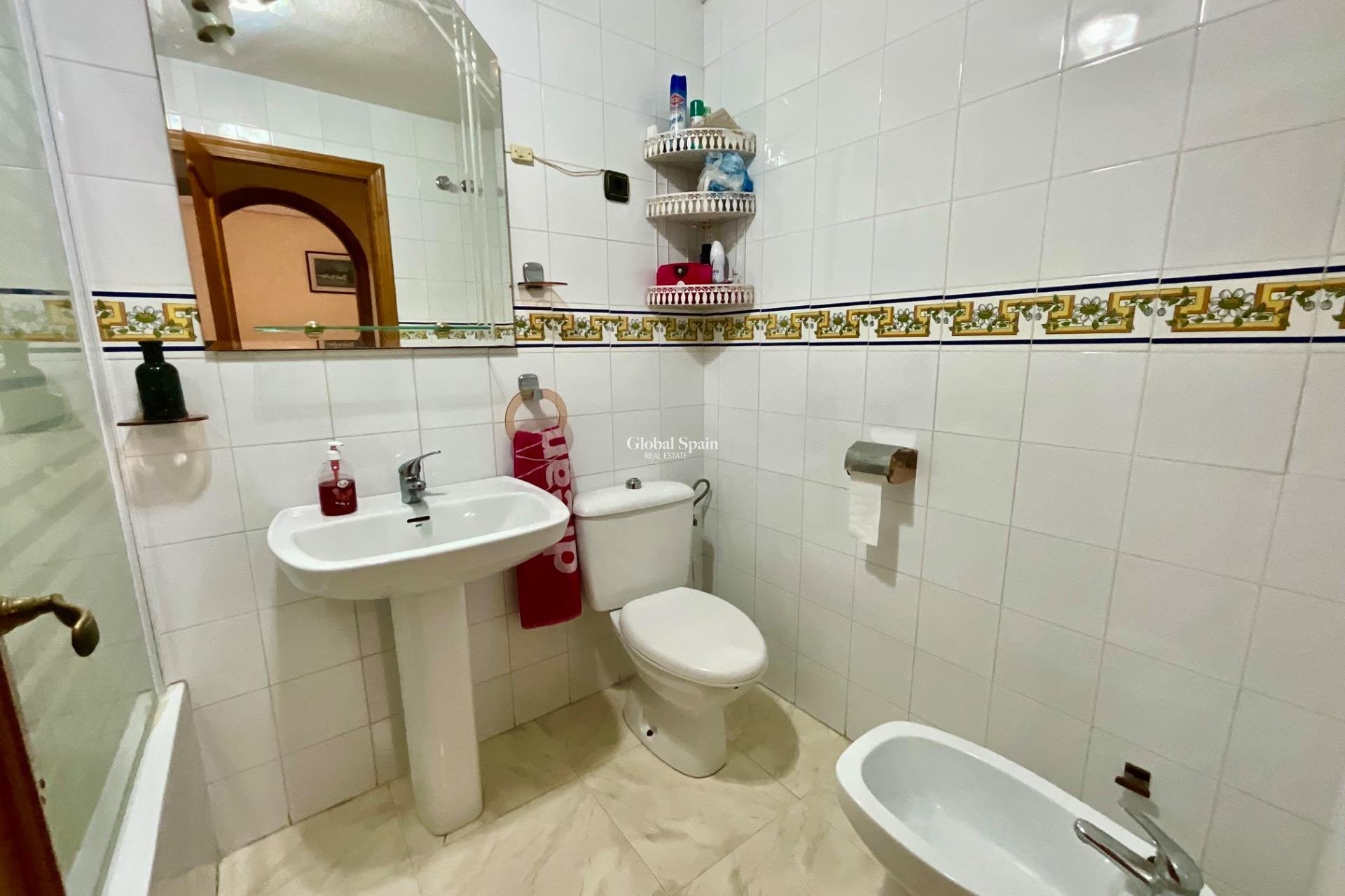 Revente - APPARTEMENT -
TORREVIEJA - Torreblanca