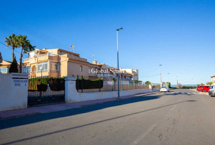 Revente - APPARTEMENT -
TORREVIEJA - Torreblanca